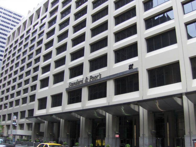 Standard & Poor's : satisfecit pour les réformes du gouvernement Standard & Poor's : satisfecit pour les réformes du gouvernement