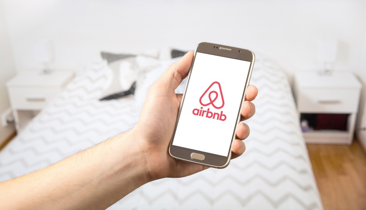 Airbnb assigné en justice par la mairie de Paris