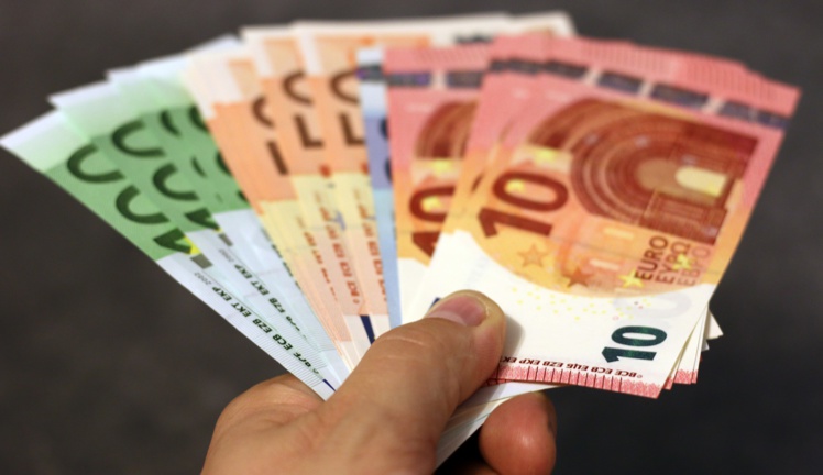 1 Français sur 10 gagne moins de 1 136 euros par mois