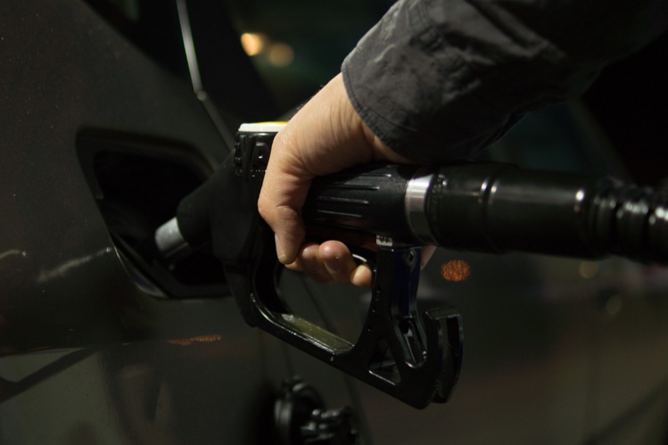 Edouard Philippe : les taxes sur le carburant vont augmenter au 1er janvier