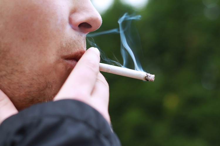 Le nombre de fumeurs a baissé de 12% en deux ans