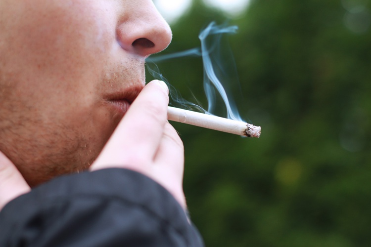Le nombre de fumeurs a baissé de 12% en deux ans Le nombre de fumeurs a baissé de 12% en deux ans