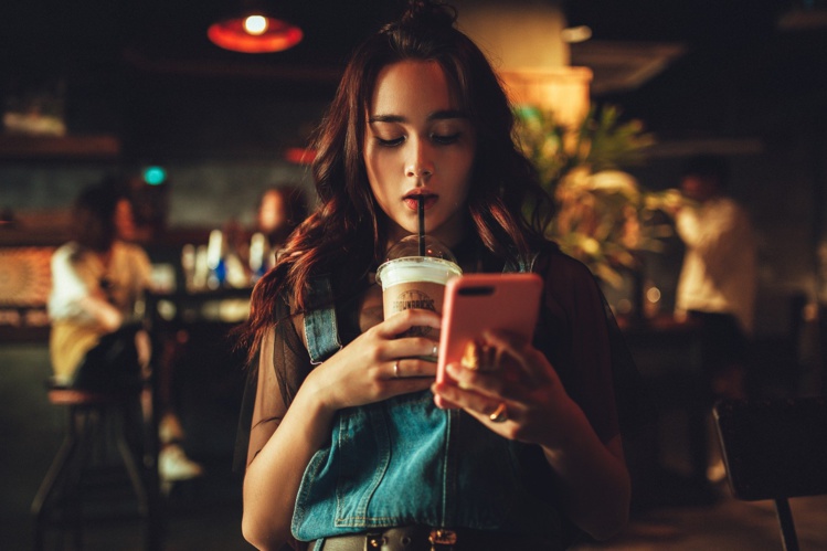 Free réclame 1,5 milliard d’euros à Orange et Bouygues Telecom Free réclame 1,5 milliard d’euros à Orange et Bouygues Telecom