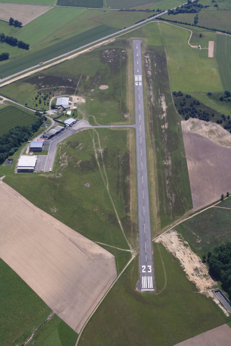 L'aérodrome de Lapalisse, fief de la société CAVOK