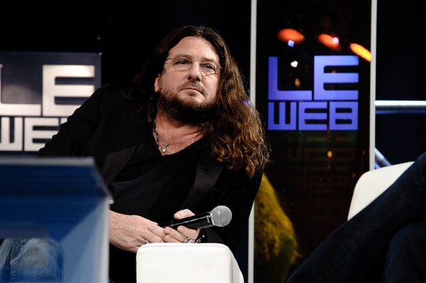 Jacques-Antoine Granjon espère que les ventes mobiles représenteront rapidement l'essentiel des ventes de Vente-privée.com. Jacques-Antoine Granjon espère que les ventes mobiles représenteront rapidement l'essentiel des ventes de Vente-privée.com.