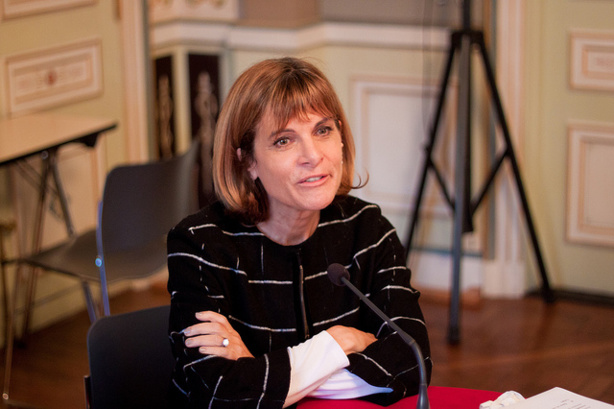 Anne Lauvergeon estime impossible l'engagement de François Hollande de réduire à 50 % la part du nucléaire en France d'ici 2025. Anne Lauvergeon estime impossible l'engagement de François Hollande de réduire à 50 % la part du nucléaire en France d'ici 2025.