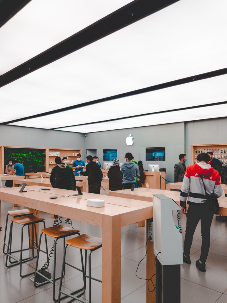 Apple Stores : pour les salariés, les contrôles à la sortie, c’est bien du travail Apple Stores : pour les salariés, les contrôles à la sortie, c’est bien du travail