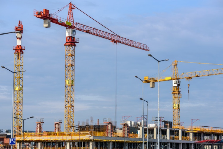 Les ventes totales de logements neufs ont également baissé de plus de 34% par rapport à la même période en 2022. Les ventes totales de logements neufs ont également baissé de plus de 34% par rapport à la même période en 2022.