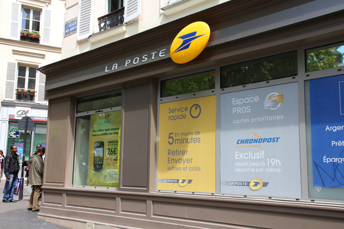 ​La Poste ferme des bureaux et mise sur les supermarchés