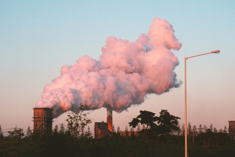 Gaz à effet de serre : les émissions devraient baisser en 2025 malgré un PIB en hausse Gaz à effet de serre : les émissions devraient baisser en 2025 malgré un PIB en hausse