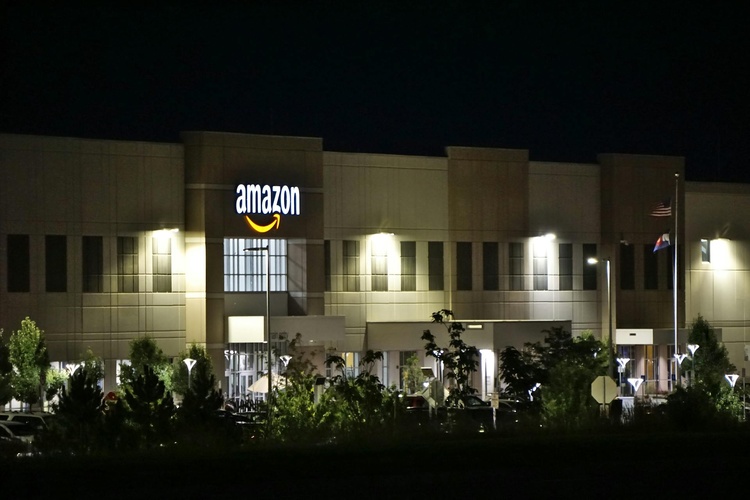 Amazon dévoile un plan d'investissement record de 15 milliards d'euros en France Amazon dévoile un plan d'investissement record de 15 milliards d'euros en France