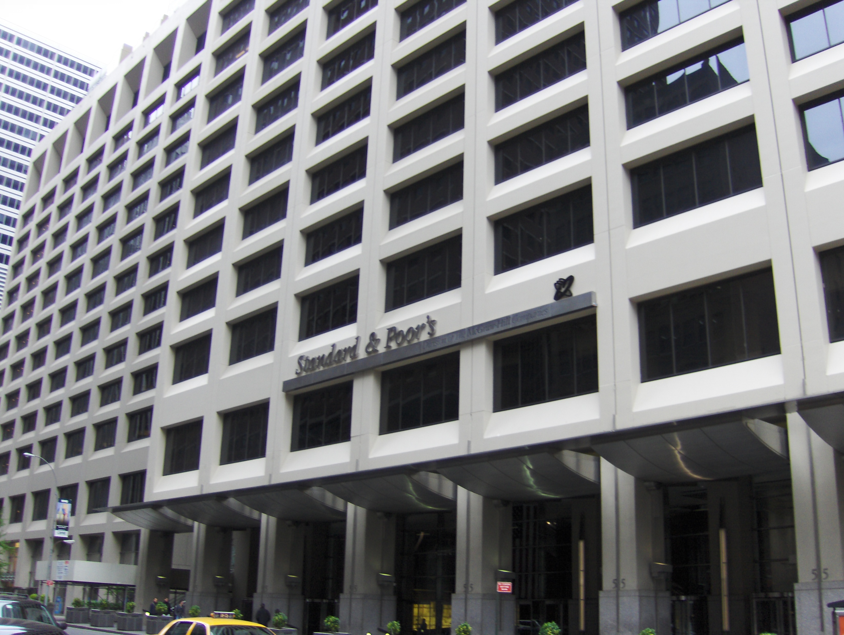 Standard & Poor's : satisfecit pour les réformes du gouvernement Standard & Poor's : satisfecit pour les réformes du gouvernement