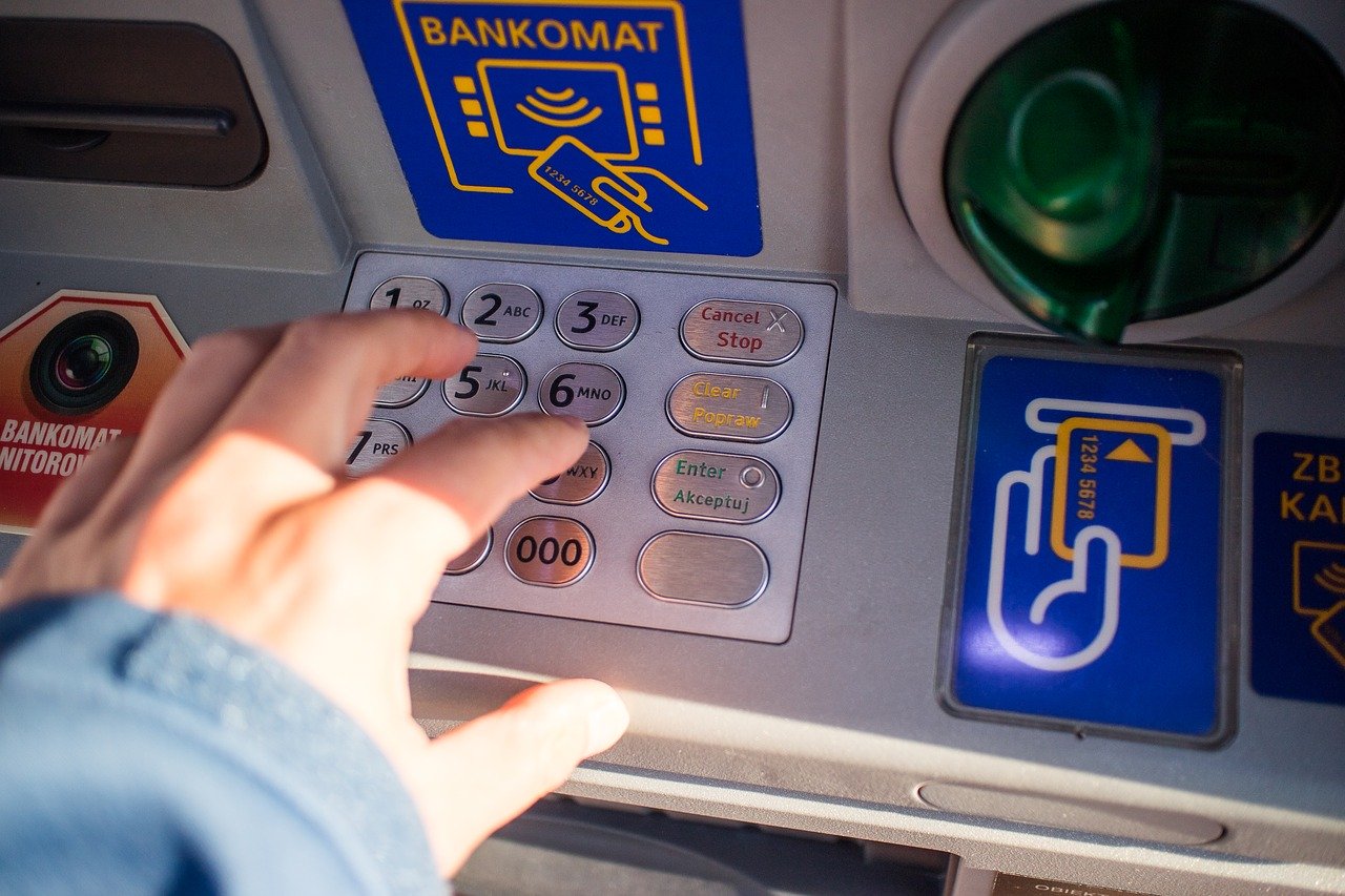 Les distributeurs de billets continuent de disparaître
