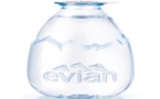 Evian lance une nouvelle bouteille pour viser le marché du « verre d’eau »