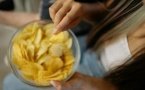 Pénurie d'encres oblige, ce fabricant de chips japonais passe ses paquets en noir et blanc