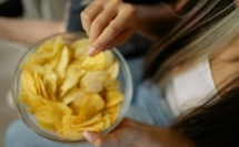 Pénurie d'encres oblige, ce fabricant de chips japonais passe ses paquets en noir et blanc